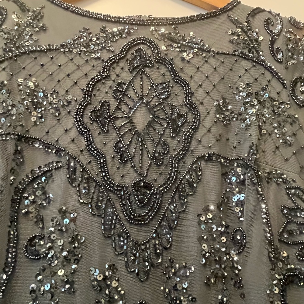 Elegant embellished beaded mesh steel blueish / grey Gown Pisarro Nights size 2 - Picture 14 of 14